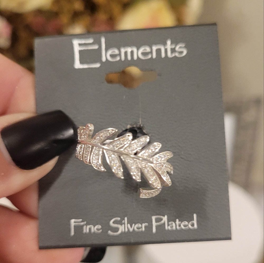 NWT SWAROVSKI CRYSTAL LEAF RING BY ELEMENTS 925 Plated
